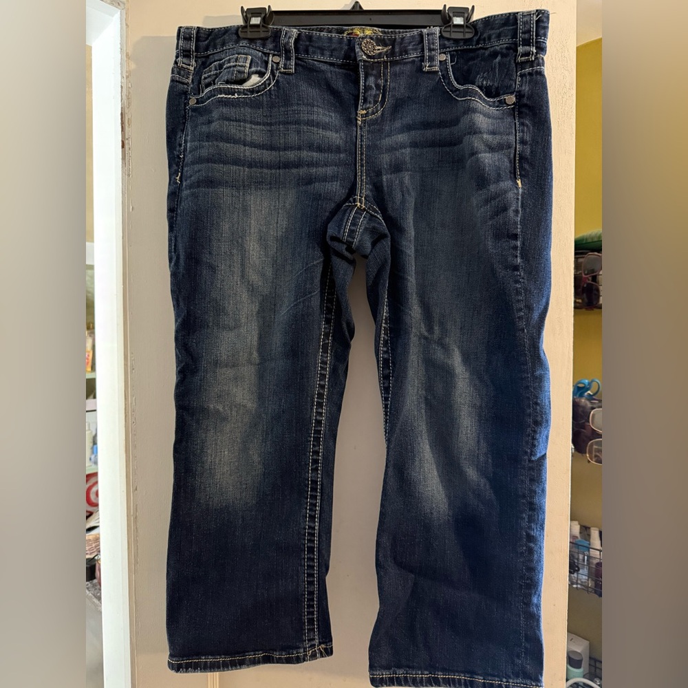 Maurices Blue Straight Leg capris with Natural Fading